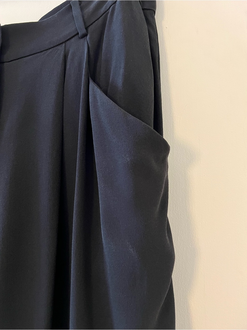 Eileen Fisher 100% Silk Georgette Crepe Carrot Pants Black Size S Tapered - Picture 13 of 13